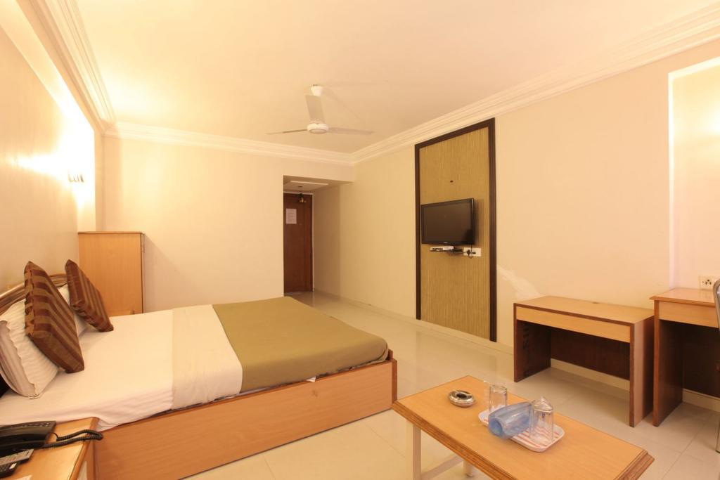 Hotel Prudent 바도다라 외부 사진