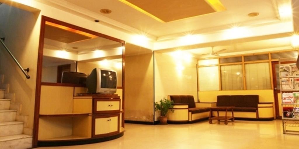 Hotel Prudent 바도다라 외부 사진